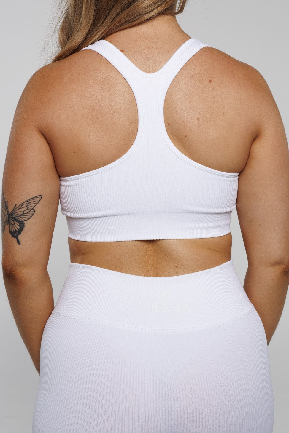 Esse in White | Zip Up Sports Bra