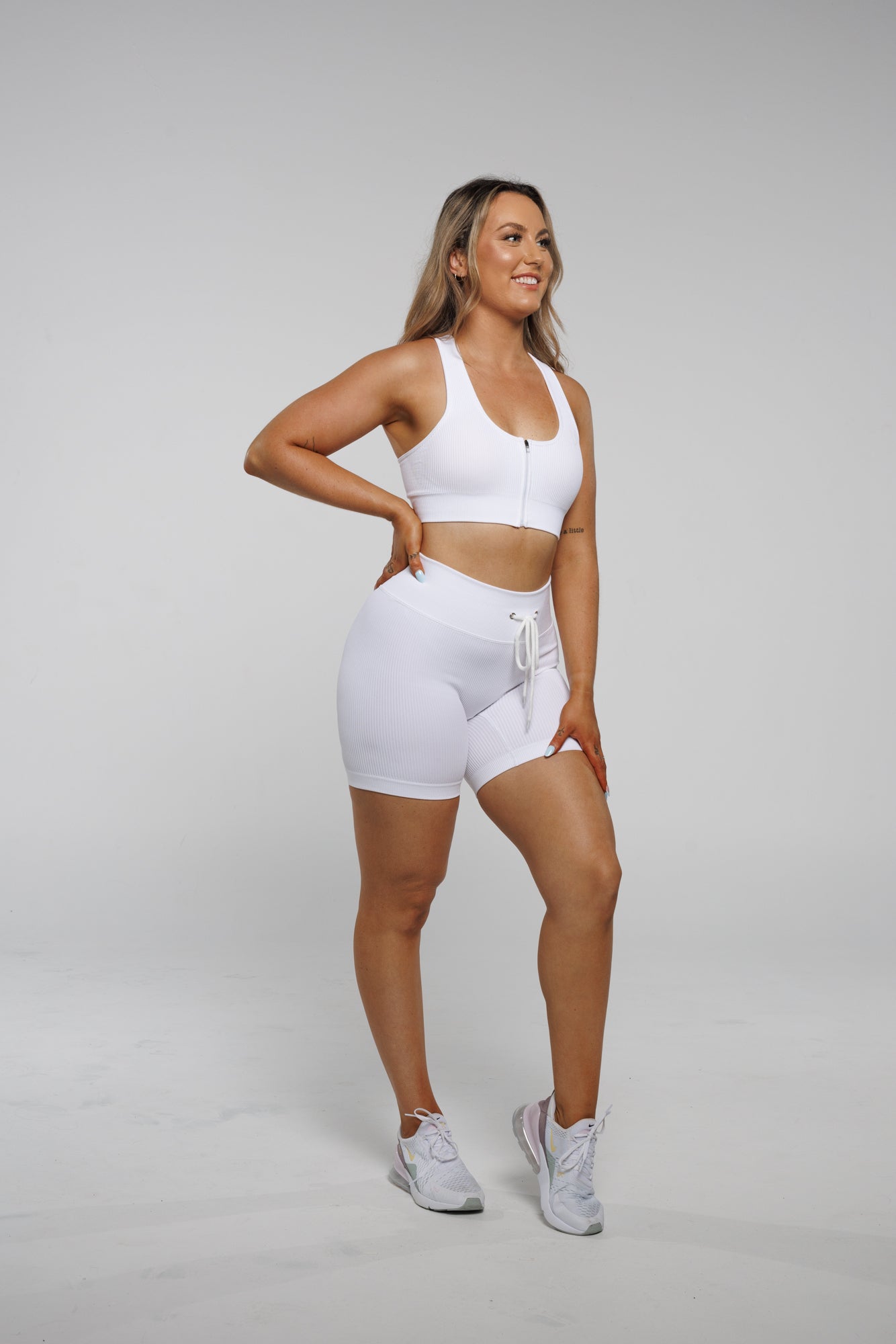 Esse in White | Zip Up Sports Bra